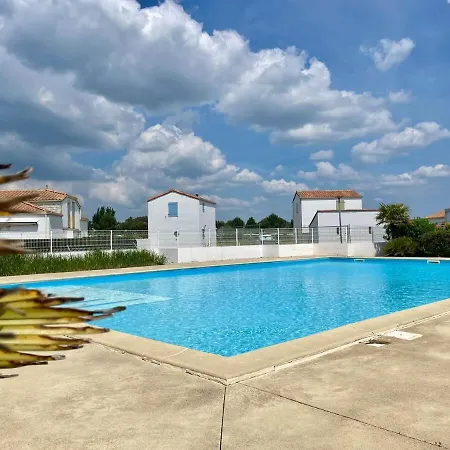 La Folie Fautaise - 500 M - Pool דירה *